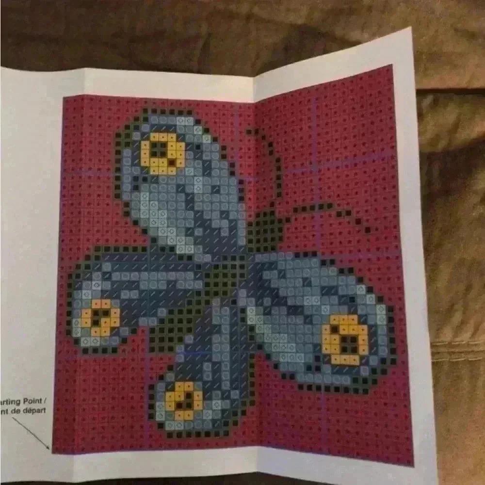 WonderArt Latch Hook Kit - Picture 2 of 3